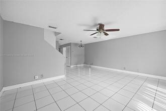 1103 Sussex Dr in North Lauderdale, FL - Building Photo - Building Photo