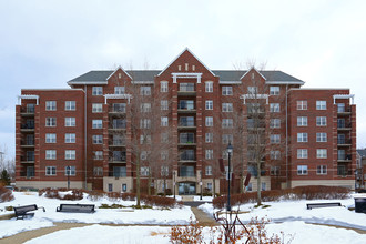 Groves of Palatine in Palatine, IL - Foto de edificio - Building Photo