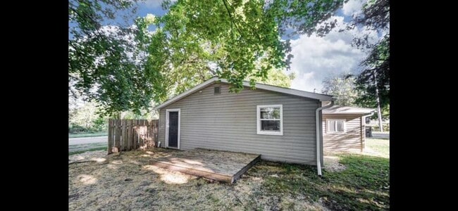 908 E Garfield St in Warsaw, IN - Building Photo - Building Photo