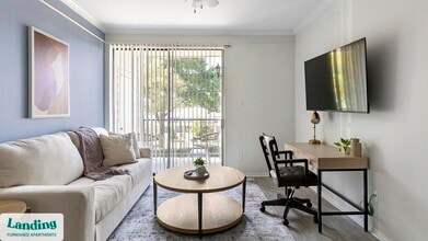 1601 W Arbrook Blvd in Arlington, TX - Foto de edificio - Building Photo