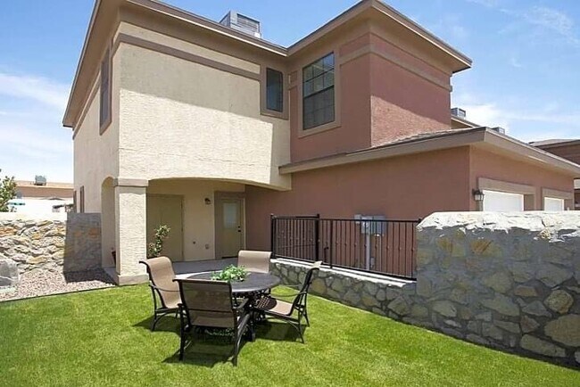 Edgerock Residential Townhomes in El Paso, TX - Foto de edificio - Building Photo