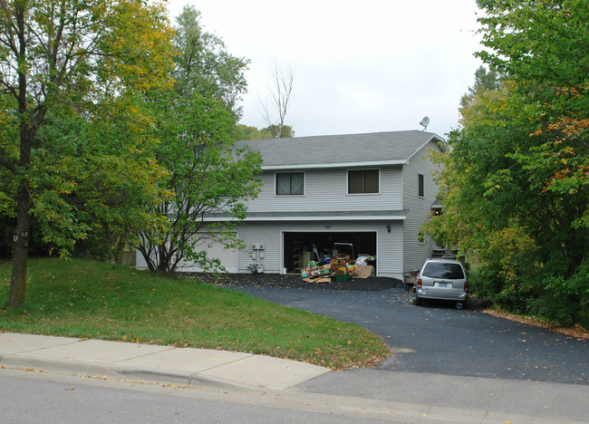 585-587 Ridgeview Dr in Wayzata, MN - Building Photo - Building Photo