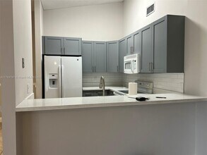 451 Springdale Cir in Palm Springs, FL - Building Photo - Building Photo