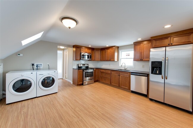 551 Fire Island Ave in Babylon, NY - Building Photo - Building Photo