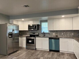 25745 Dulaney St in Splendora, TX - Building Photo