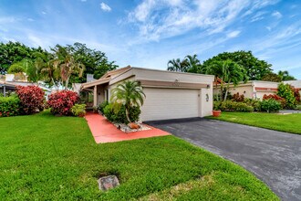 5760 Piping Rock Dr in Boynton Beach, FL - Building Photo - Building Photo