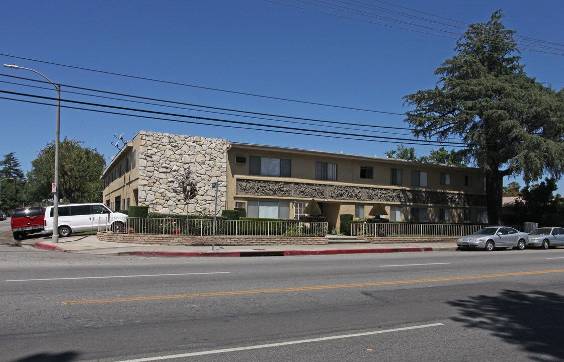 6313 Kester Ave in Van Nuys, CA - Building Photo