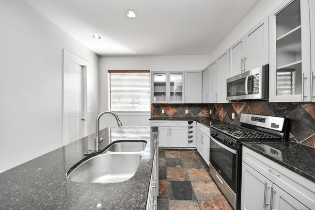 property at 2911 Chartres St