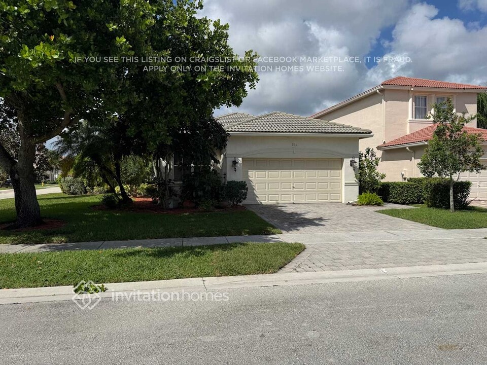 154 Isle Verde Way in Palm Beach Gardens, FL - Foto de edificio