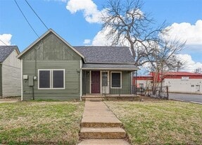 906 E Houston St in Sherman, TX - Building Photo