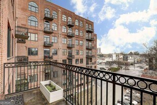 3235 Roswell Rd NE, Unit 703 in Atlanta, GA - Building Photo