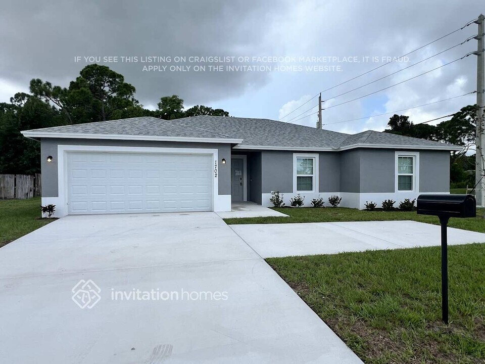 1702 SW Airoso Blvd in Port St. Lucie, FL - Building Photo