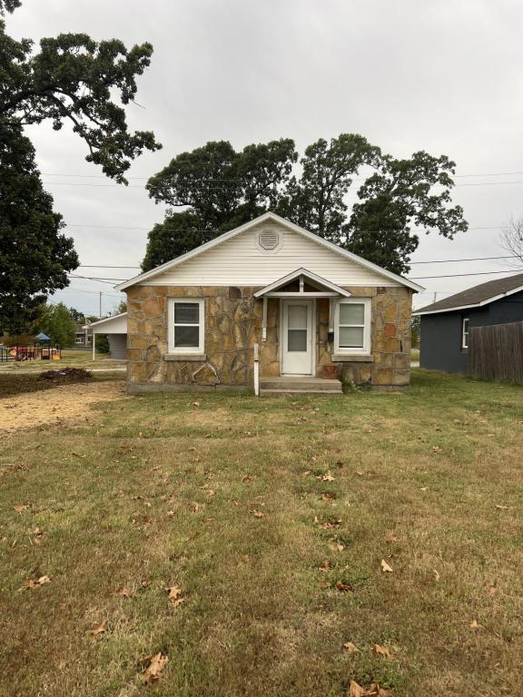 property at 2706 S Pennsylvania Ave