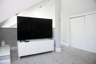 90 Wolcott Ave-Unit -1 in Middletown, RI - Building Photo - Building Photo