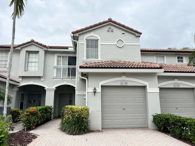 property at 21199 Vía Eden