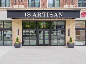 18 Artisan Dr in Salem, NH - Building Photo