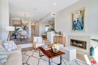 6412 Lunita Rd in Malibu, CA - Foto de edificio - Building Photo