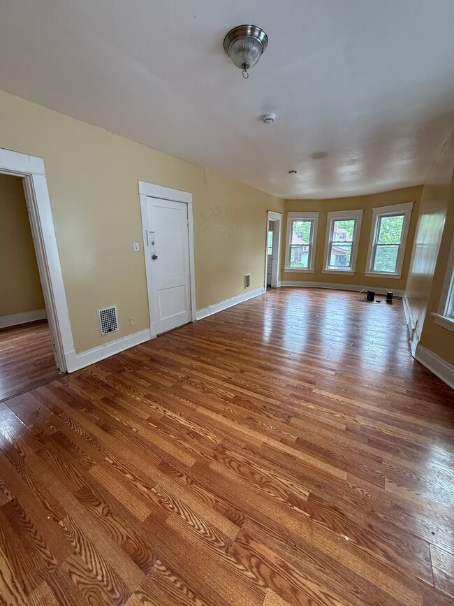 412 Cornwall Ave, Unit Upper