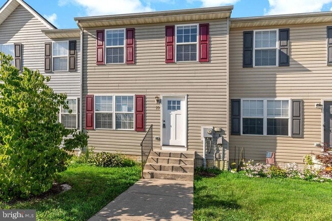13 Sanford Dr in Bunker Hill, WV - Building Photo - Building Photo