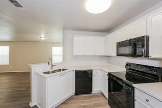 912 Laredo Plaza in Dallas, TX - Building Photo - Building Photo