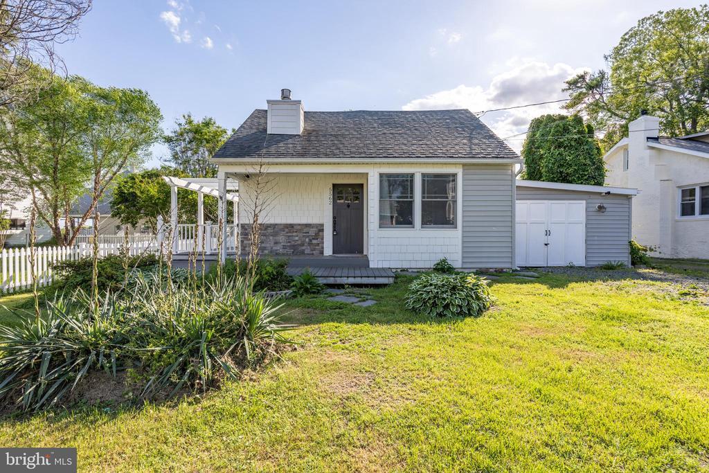 5562 Gloucester St in Deale, MD - Building Photo