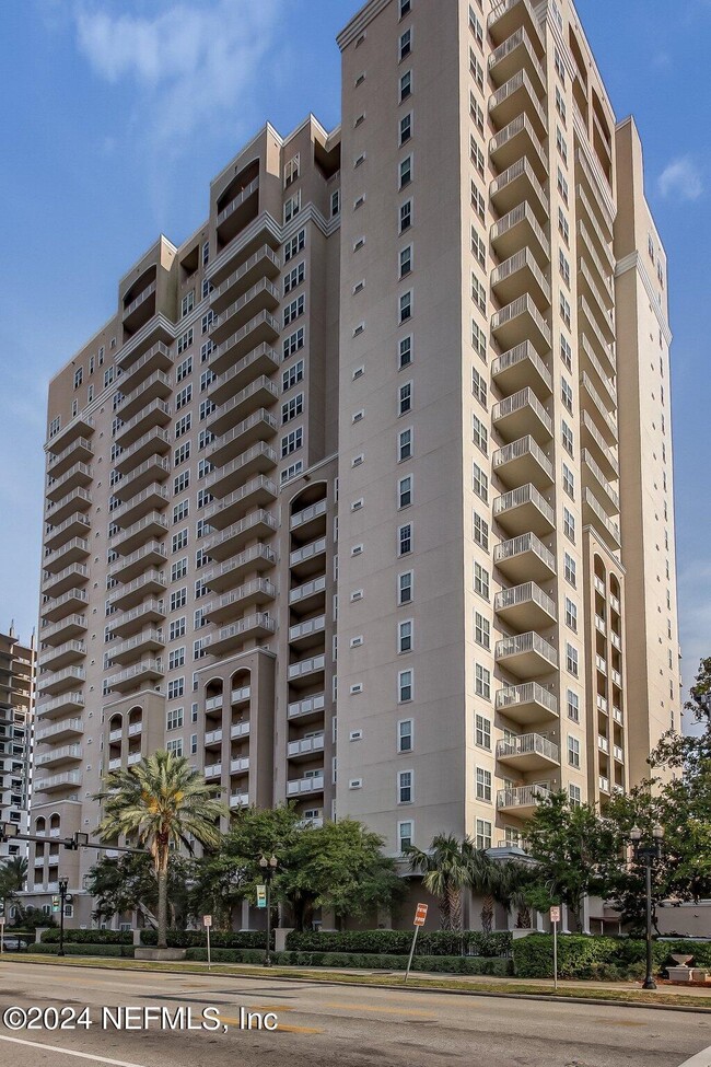 400 E Bay St in Jacksonville, FL - Building Photo - Building Photo