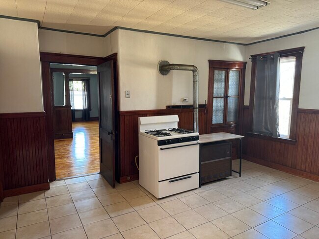 49 Houghton St, Unit 1 in Worcester, MA - Building Photo - Building Photo