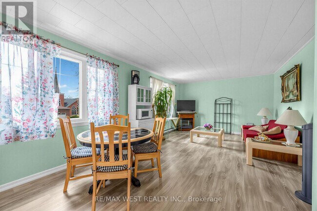 1068 Lillian St in Toronto, ON - Building Photo - Building Photo