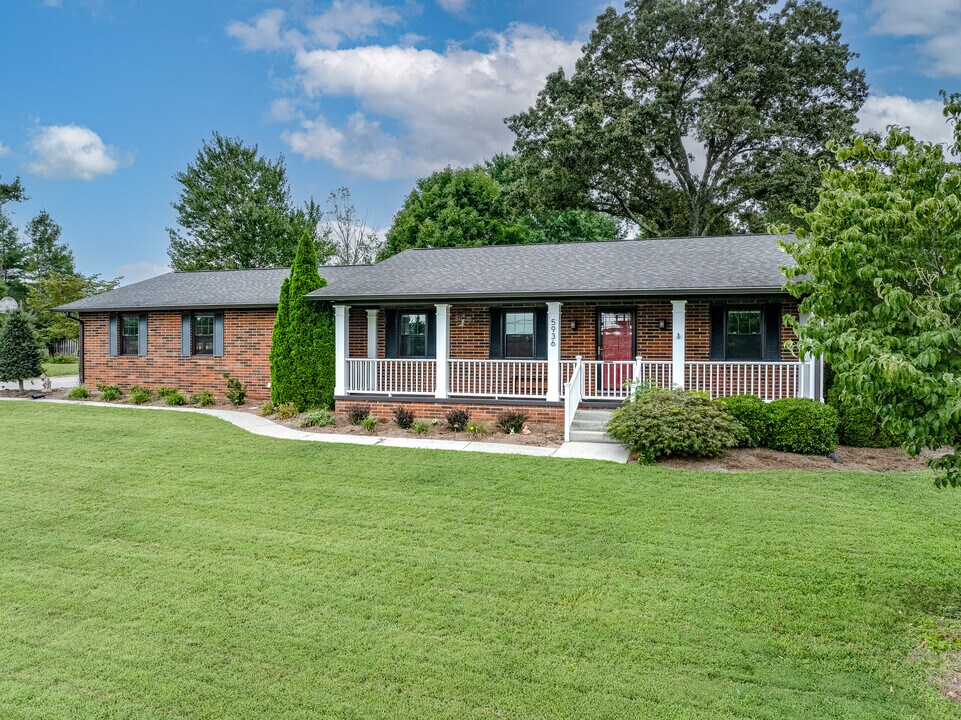 5936 Clearbrook Dr in Knoxville, TN - Building Photo