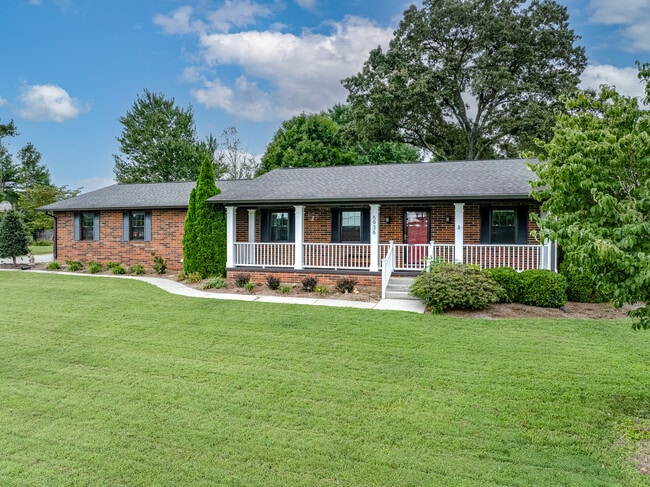 5936 Clearbrook Dr
