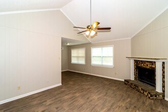 7135 Hillshire Dr in Memphis, TN - Building Photo - Building Photo