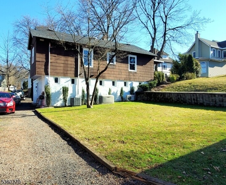 112 W Summit St in Somerville, NJ - Building Photo