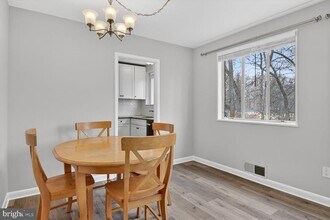 10423 Montrose Ave in Bethesda, MD - Building Photo - Building Photo