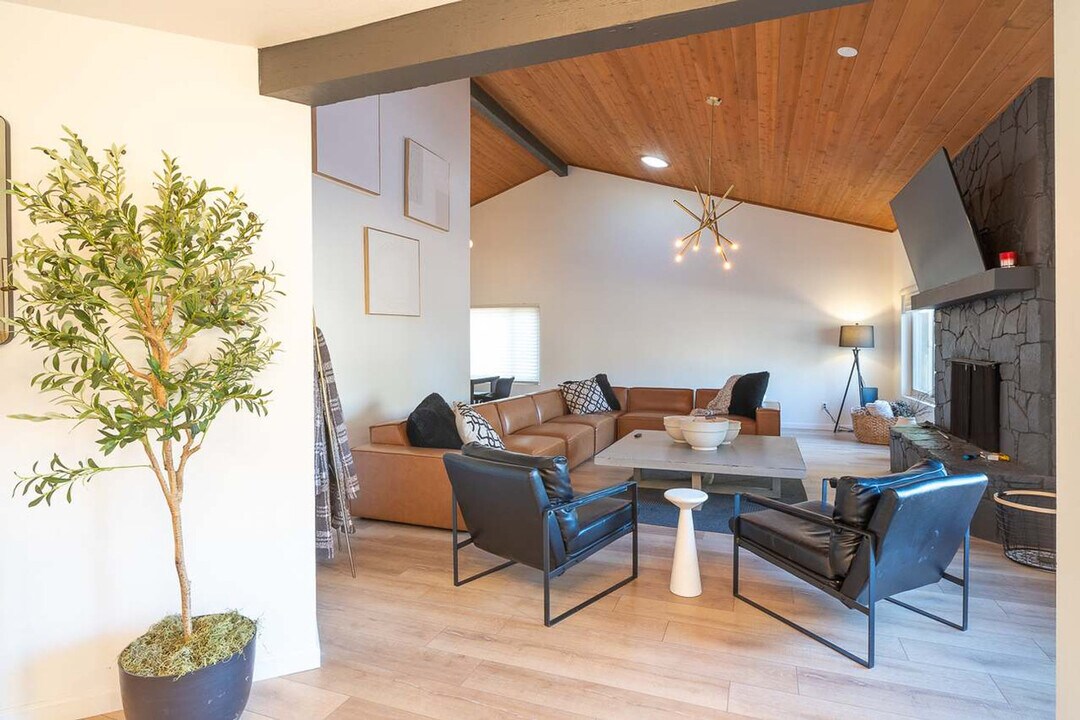 4530 Red Fox Ln in Flagstaff, AZ - Building Photo