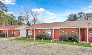 5013 Ogeechee Rd in Savannah, GA - Foto de edificio - Building Photo