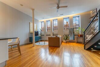 2300 W Armitage Ave in Chicago, IL - Building Photo - Building Photo