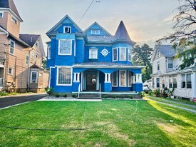 90 Shrewsbury Ave, Unit B in Red Bank, NJ - Building Photo