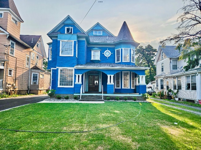 90 Shrewsbury Ave