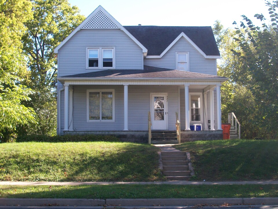 527 Lake St in Eau Claire, WI - Foto de edificio