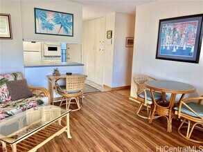 2355 Ala Wai Blvd in Honolulu, HI - Building Photo - Building Photo