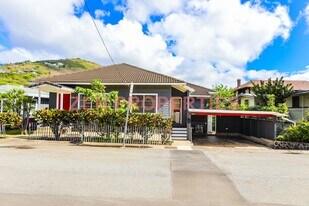 2056 Kakela Dr in Honolulu, HI - Building Photo