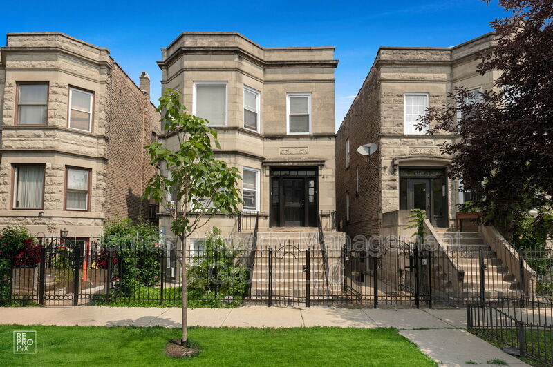 2524 W Cortez St in Chicago, IL - Building Photo