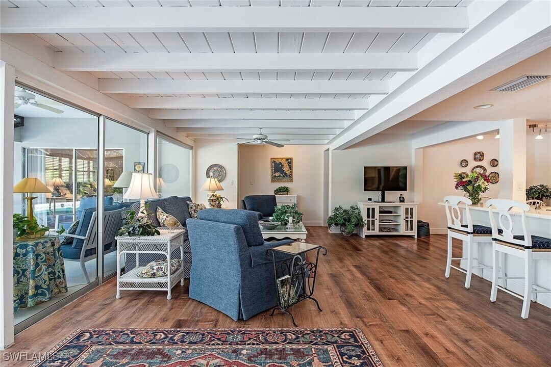 525 Portside Dr in Naples, FL - Building Photo