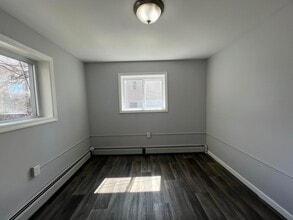 98 Old Bergen Rd, Unit BSMT in Jersey City, NJ - Foto de edificio - Building Photo