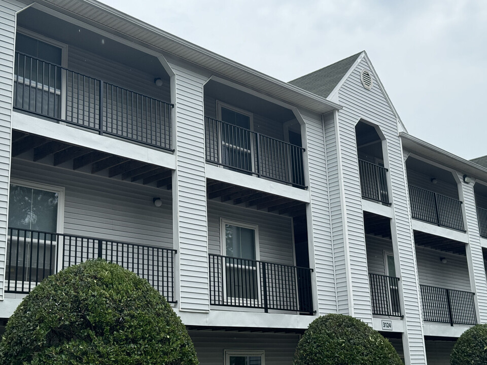 Legends At The Beach in Virginia Beach, VA - Building Photo