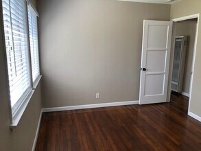 502 N Rosemary Ln, Unit 502 in Burbank, CA - Foto de edificio - Building Photo