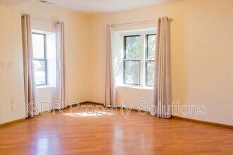 305 Wilshire Dr SW in Albuquerque, NM - Building Photo - Building Photo