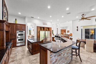 14471 Paddock Dr in Wellington, FL - Building Photo - Building Photo