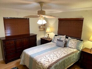 15000 S River Dr in Miami, FL - Building Photo - Building Photo