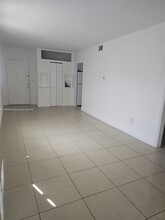 1687 SW 10th St in Miami, FL - Building Photo - Building Photo